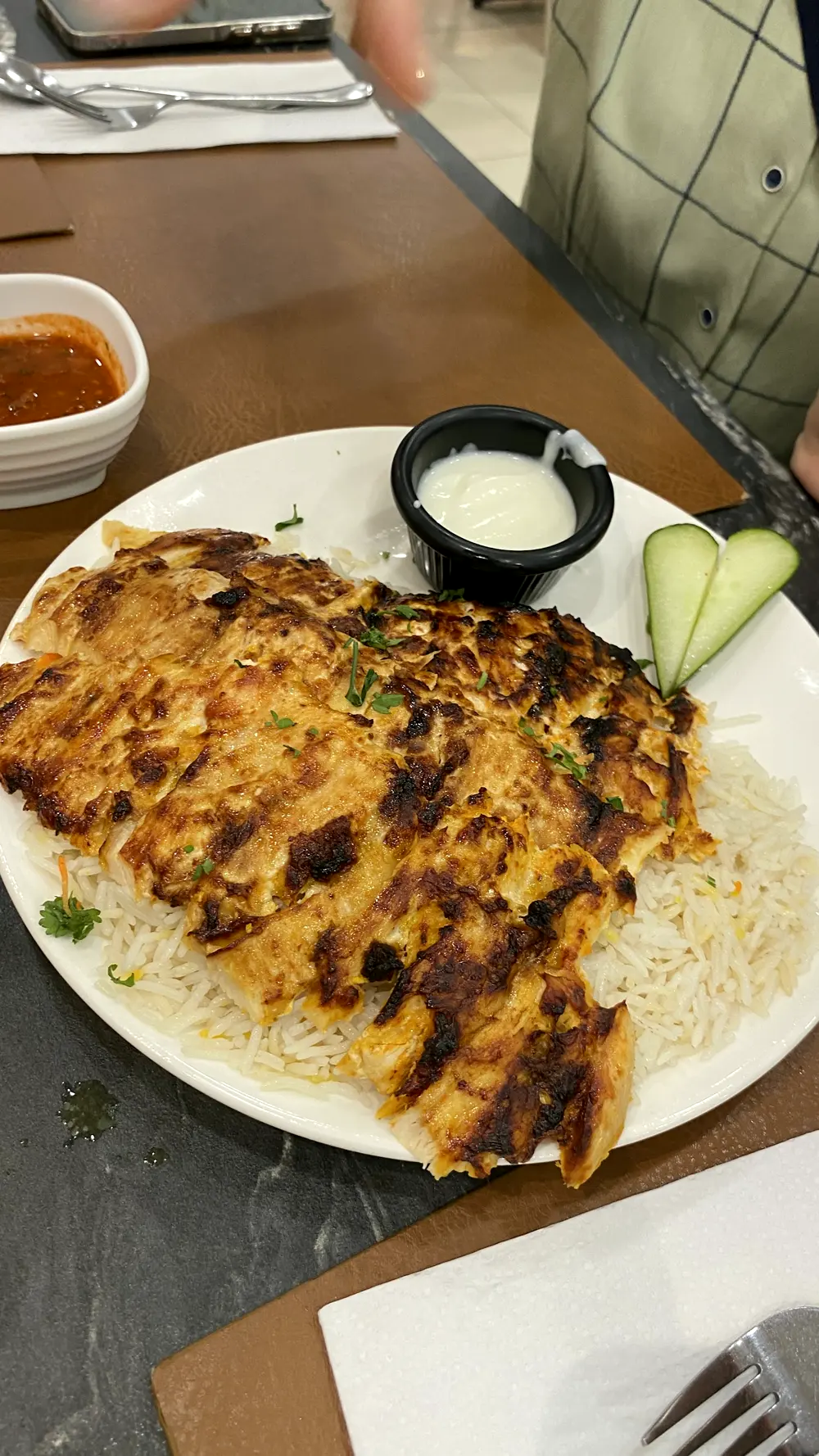 Hidangan grill dan mezze di Arabesq